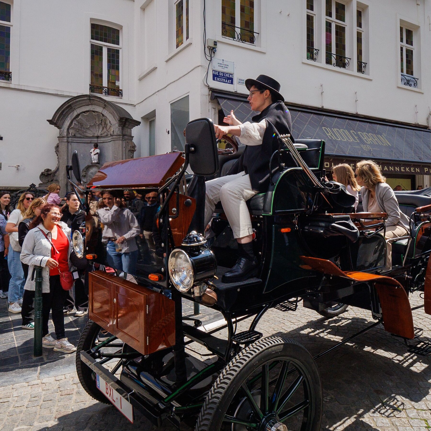 Sparing the Horse, Brussels Warms Up to the Electric Carriage