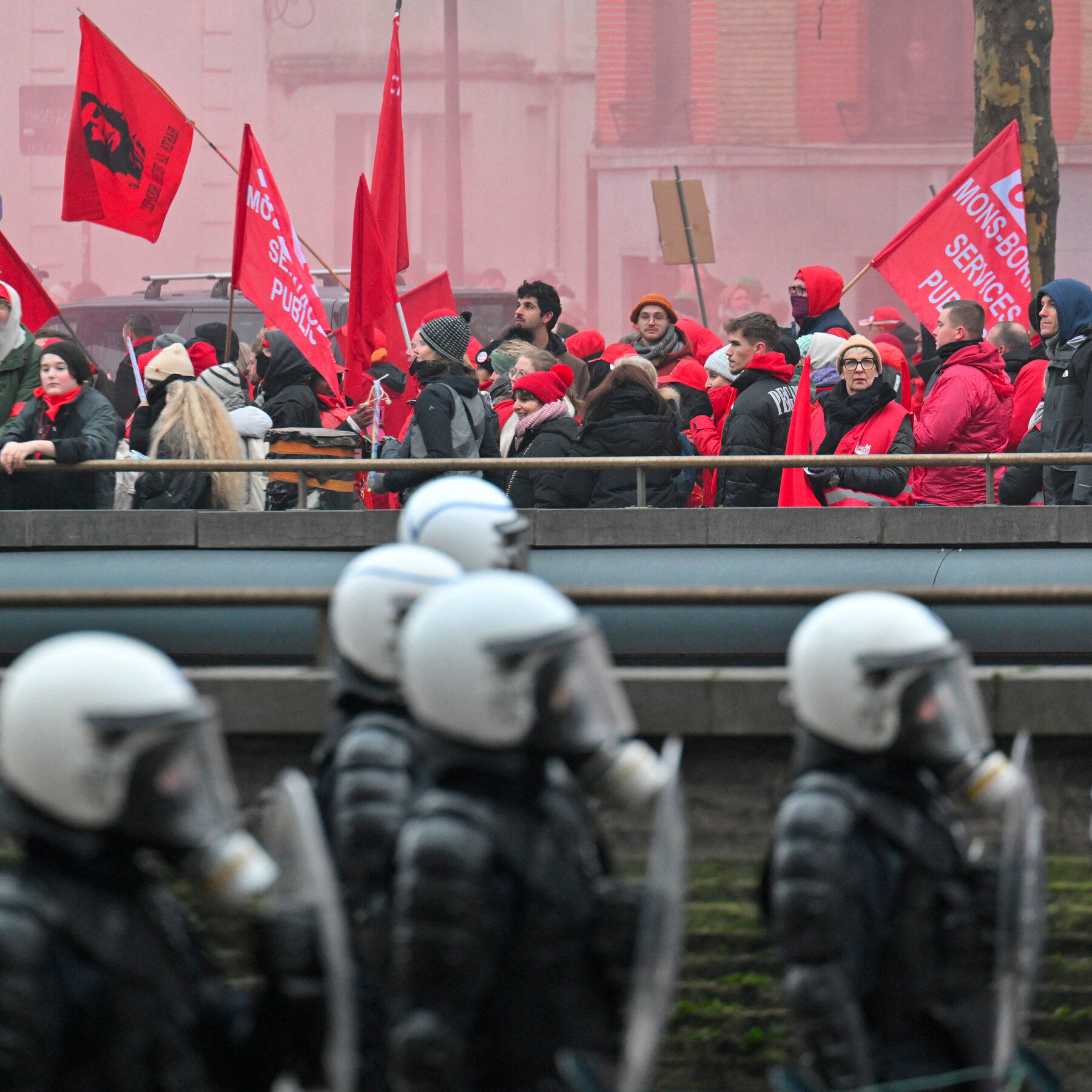 Protests in Brussels Halt Over 400 Flights and Snarl Public Transit